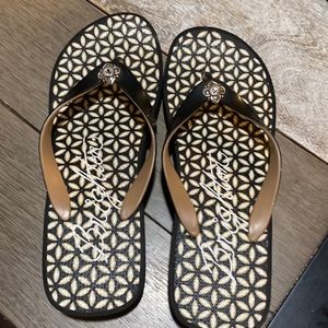 Used, but fair. Fit size 7/8 women. Good for summer